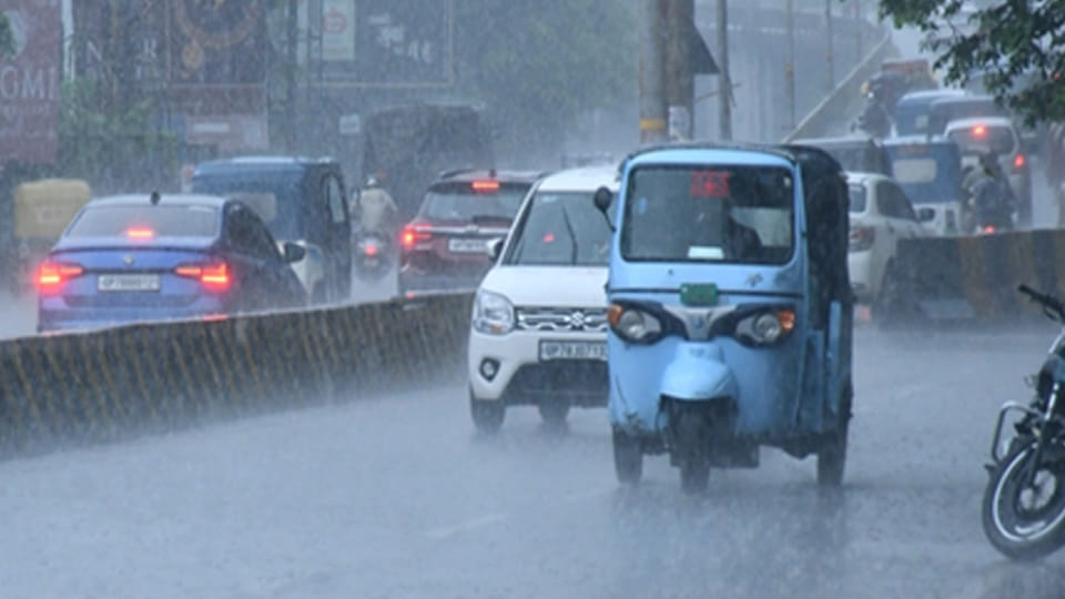 Weather Update: Heavy rain expected in several UP cities today; 'Orange Alert' issued