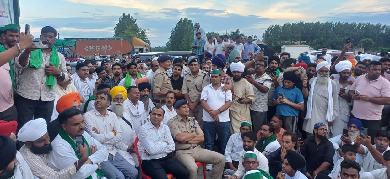 Haridwar: DM and SSP reached among the farmers at the toll plaza, the protest ended after assurance