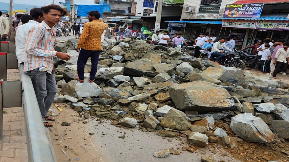 Overloaded dumper driver ran away after seeing the police created chaos by emptying stones on the main road in