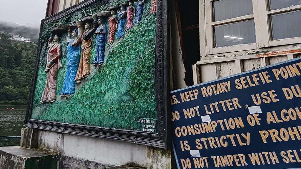 Part of the library building is on the verge of collapse in nainital