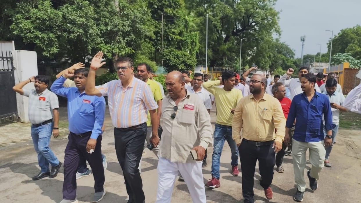 Railway workers protest at old GM office, raise slogans against assistant engineer