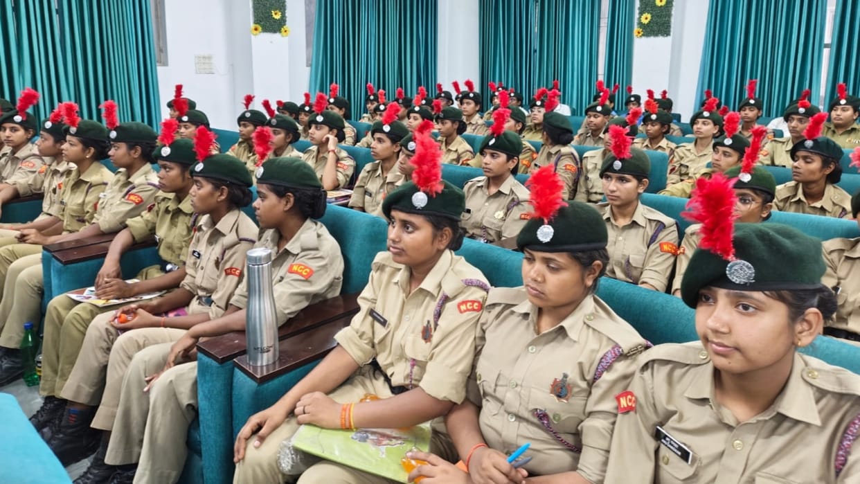IPS Sonali Mishra explained the importance of uniform in Bareilly