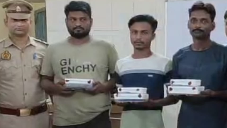 Kanpur: Three robbers arrested for robbing passengers in trains and railway station