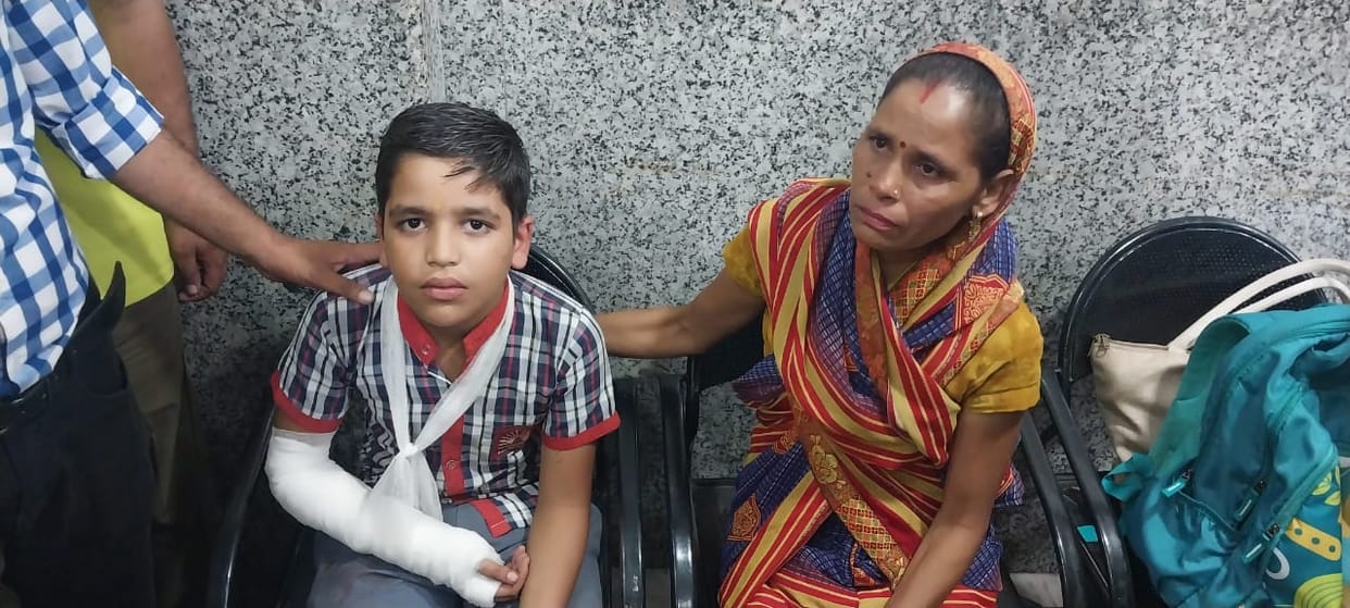 Meerut school van collides with Baleno car on Roorkee Road, five children injured