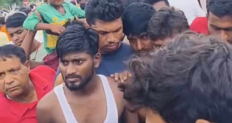 Bihar: जमुने नदी में डूबे युवक का शव 30 घंटे बाद बरामद, ग्रामीणों ने सड़क जाम कर जताया आक्रोश