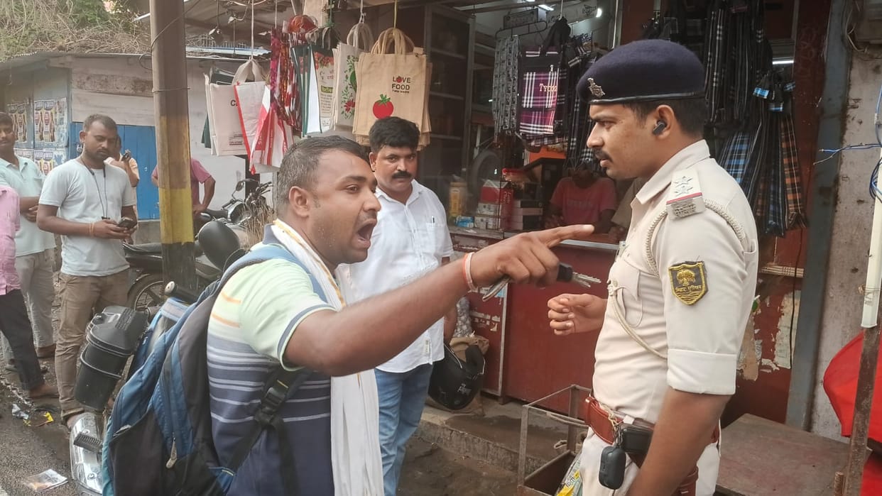 Bihar Crime: Rs 4.5 lakh stolen from a teacher returning after withdrawing money from the bank