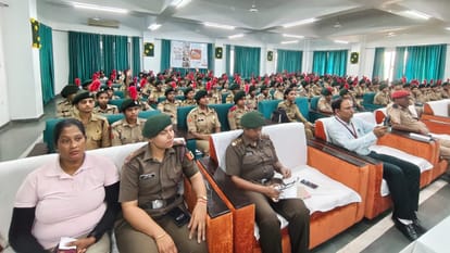 IPS Sonali Mishra explained the importance of uniform in Bareilly