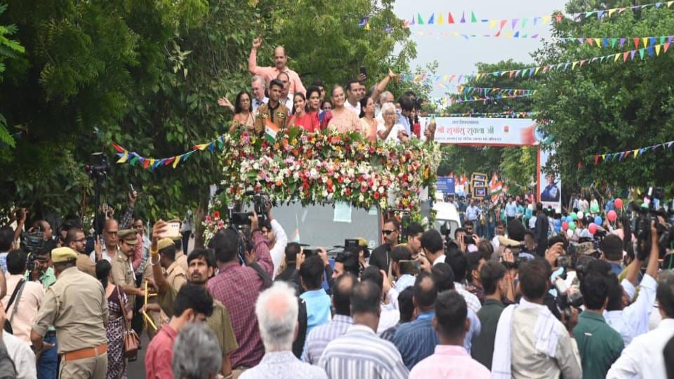 Lucknow: Astronaut Shubhashu was overjoyed after reaching home, met his parents after one and a half years, em