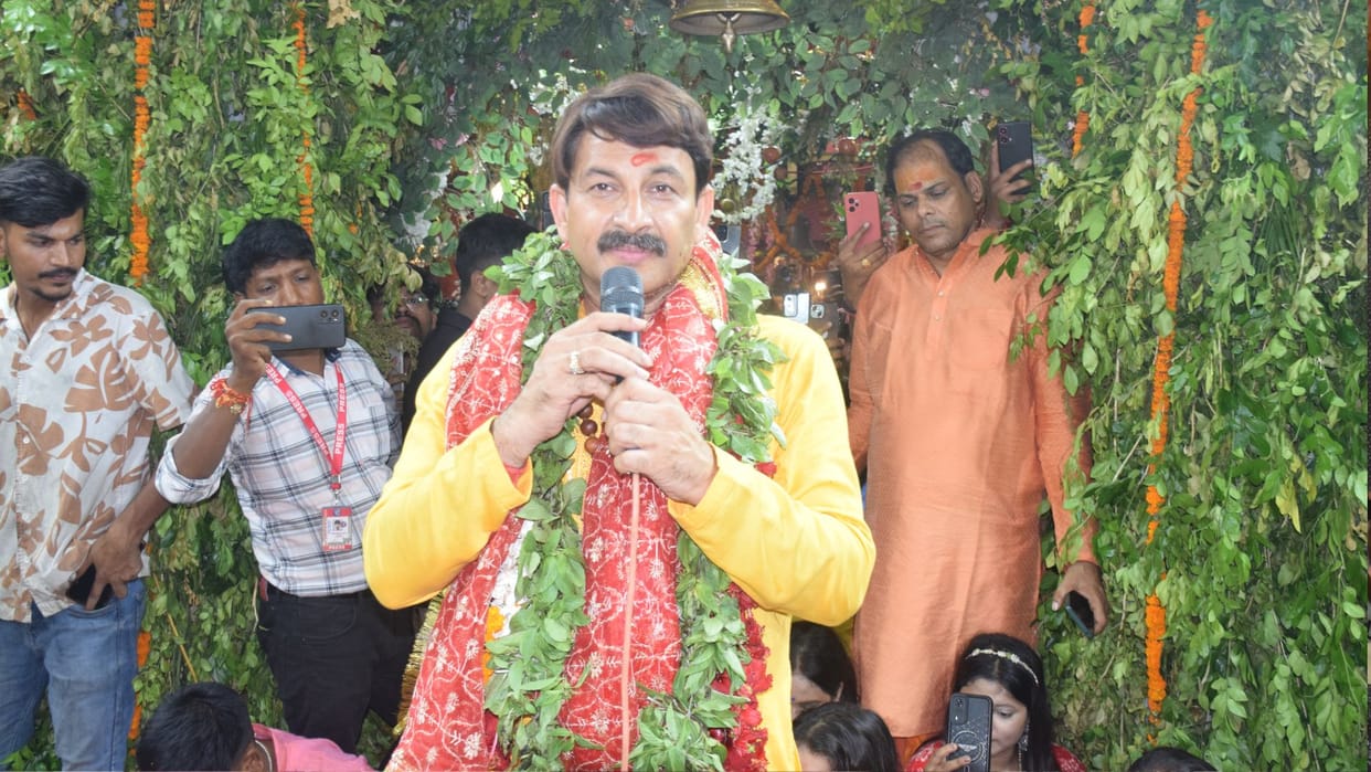Manoj Tiwari performed in Durgakund Music Festival in varanasi