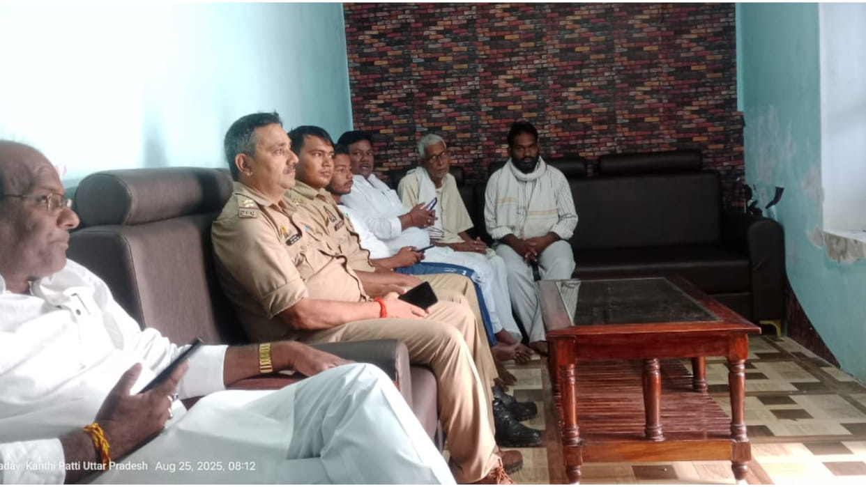 Police put SP leaders under house arrest in Deoria, they were going to the Save Late Kedar Singh Memorial move