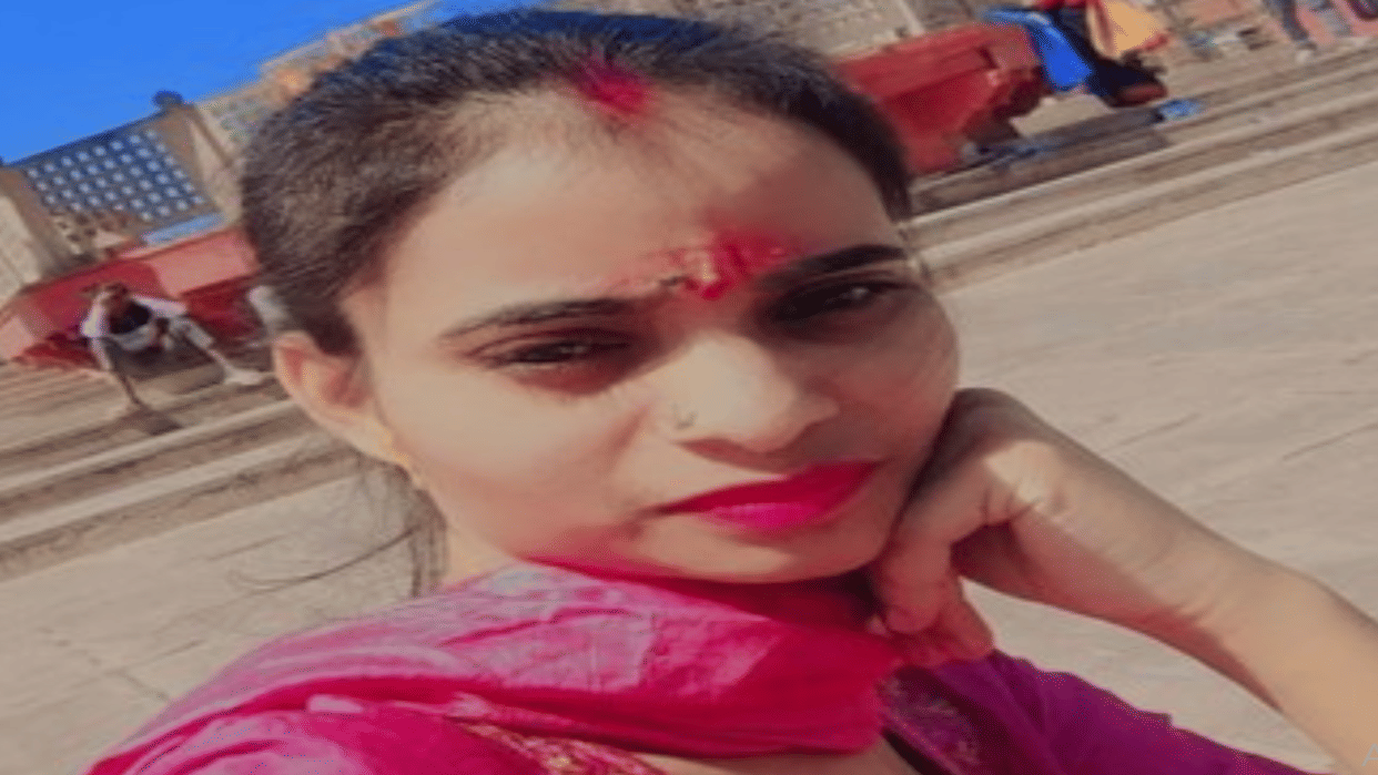 The body of a soldier's wife was found hanging in the room in shahjahanpur