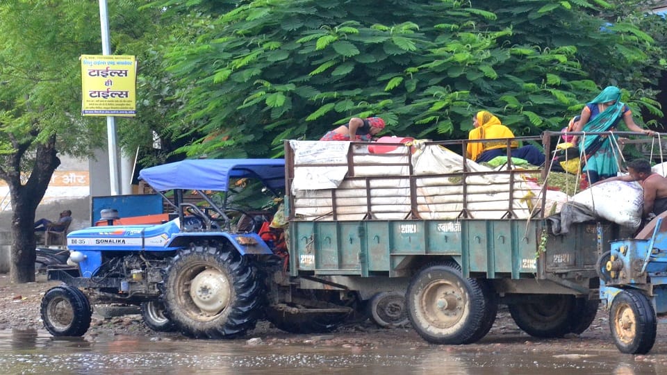 Tractor-trolley carrying passengers in Aligarh