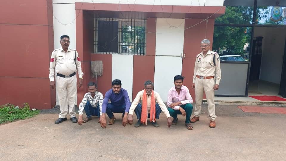 Dispute over releasing cattle accused attacked with tangia four accused arrested in Bemetara