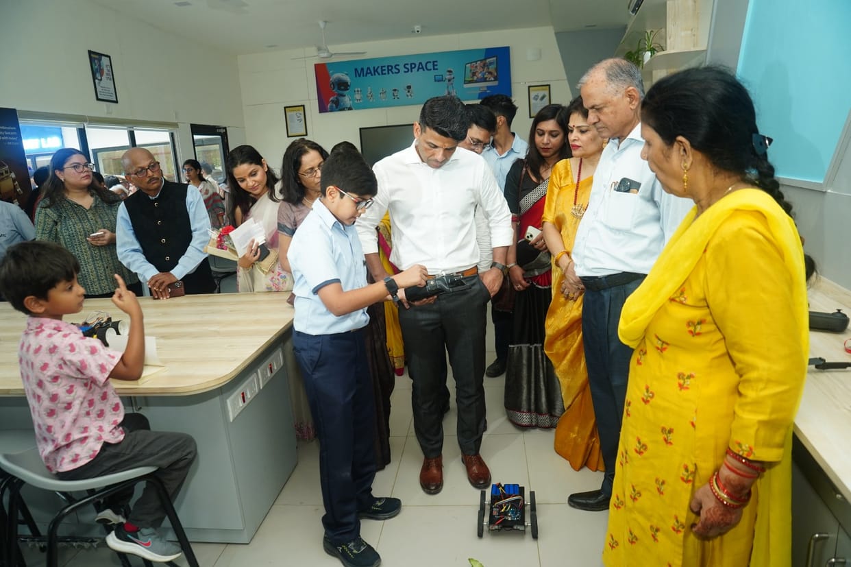 Lucknow: Astronaut Shubhanshu Shukla reached among children, said- sleep early and wake up early; study by mak