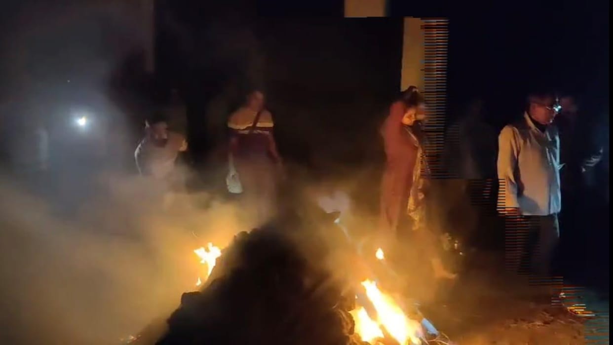 Lalitpur: Daughter fulfilled the duty of a son... cremated the body of her father, people's eyes became moist