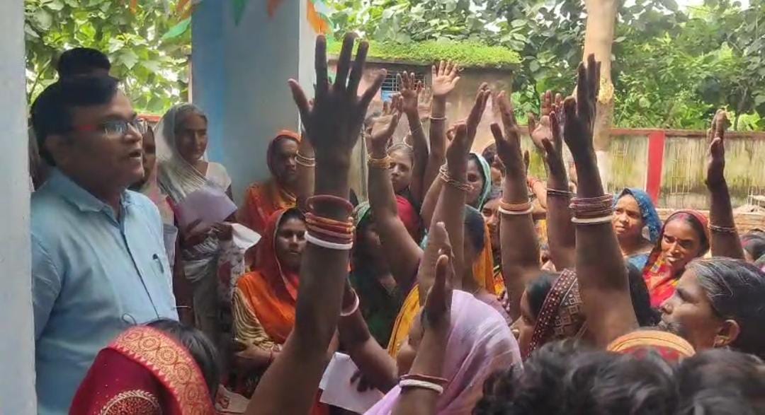 बाढ़ पीड़ितों का हंगामा