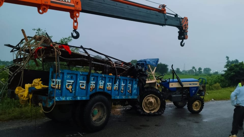 Bulandshahr Accident News 11 Devotees Dead,After Truck Hits Tractor-Trolley  CM Yogi Announces Compensation
