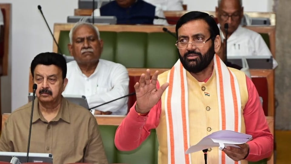 Haryana Assembly CM Nayab Saini blunted edge of tough opposition made big announcements amid noise