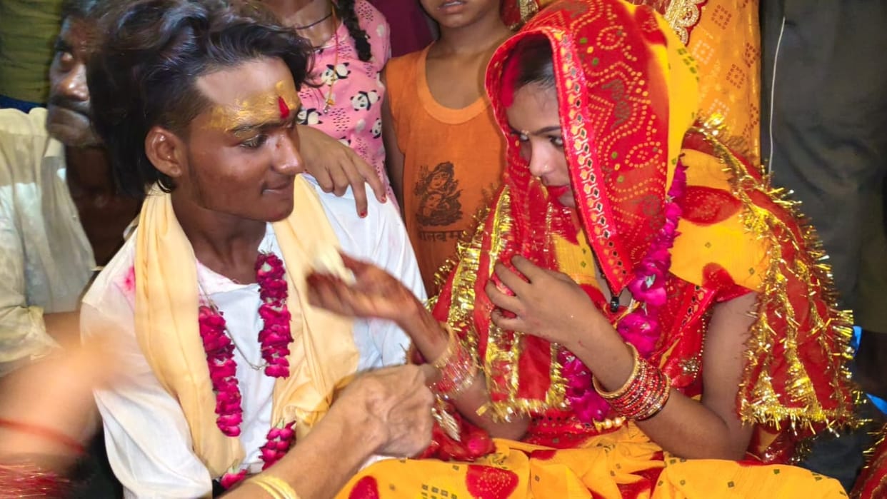 Two Muslim sisters reached their lover house and got married in temple