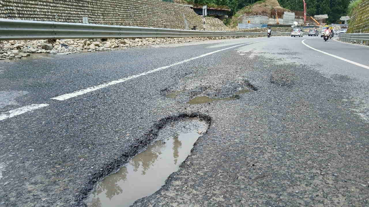 Doon-Delhi Expressway road on the expressway got damaged even before inauguration Impact of heavy rains
