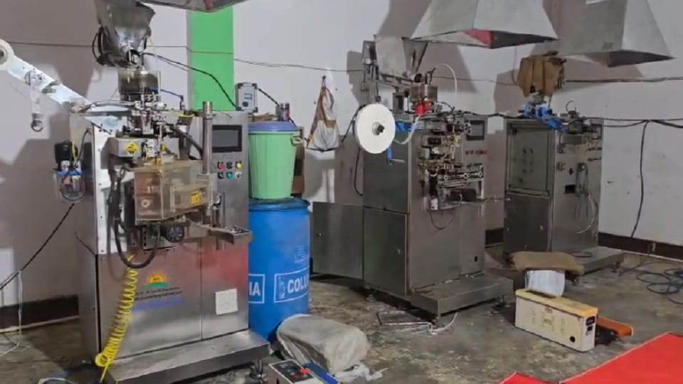 License for making Namkeen registered but tobacco packaging going on in Khurja