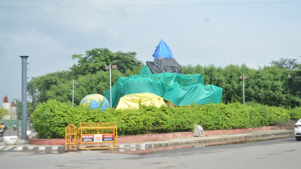 Army covered the model of Ram Mandir with tarpaulin Municipal Corporation had prepared it