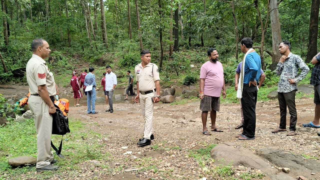 घटना स्थल पर मौजूद परिवार