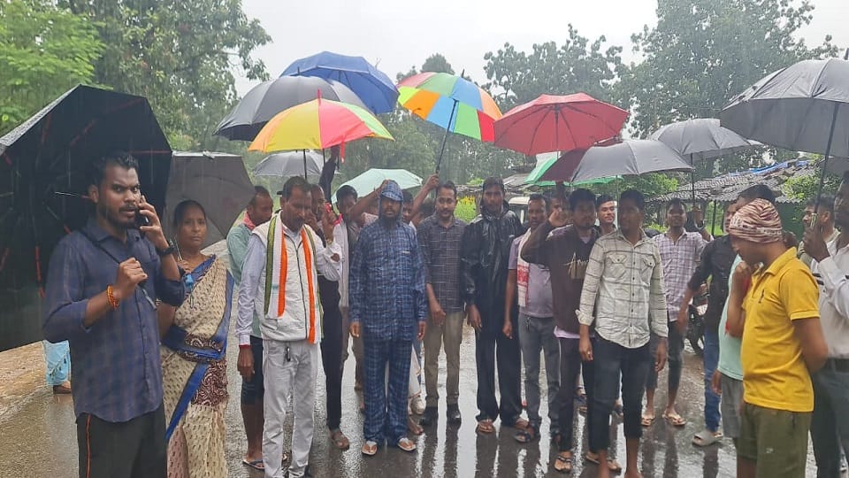 Phenyl in children food at Potakebin Pakela blockade ends after uproar in Bijapur
