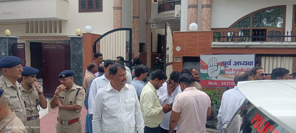 Robbery at former block president and hotelier house in haridwar daughter held hostage at gunpoint