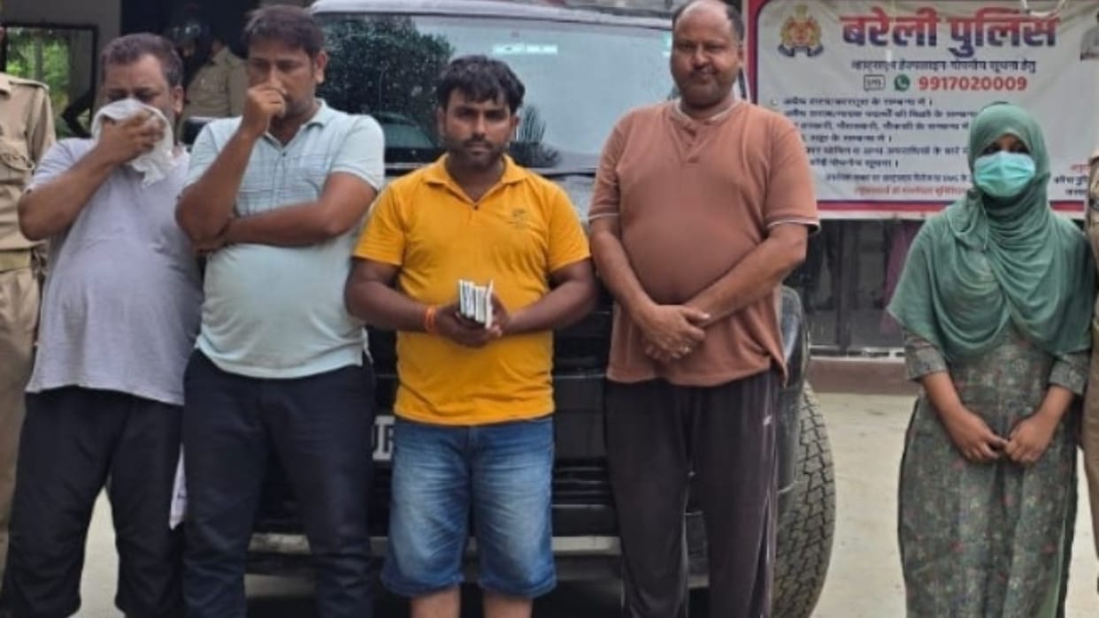 Five accused including a woman of honey trap gang arrested in Bareilly