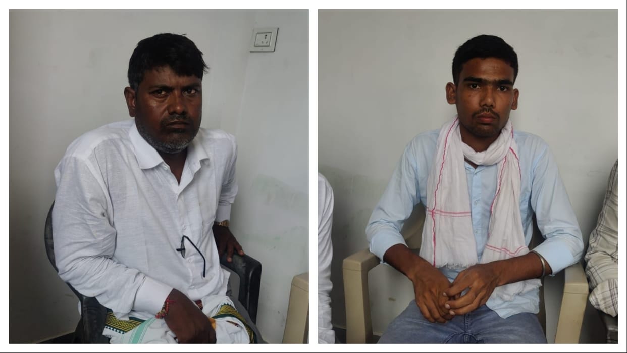 Anti-corruption team arrested Lekhpal and Munshi red handed while taking bribe of 10 thousand rupees