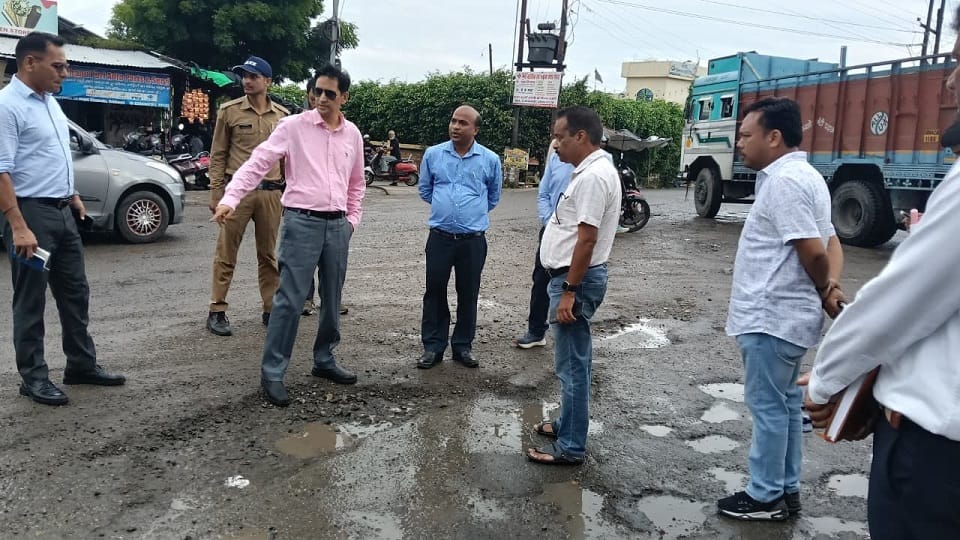Kumaon Commissioner Deepak Rawat conducted a field inspection of the damaged roads in haldwani