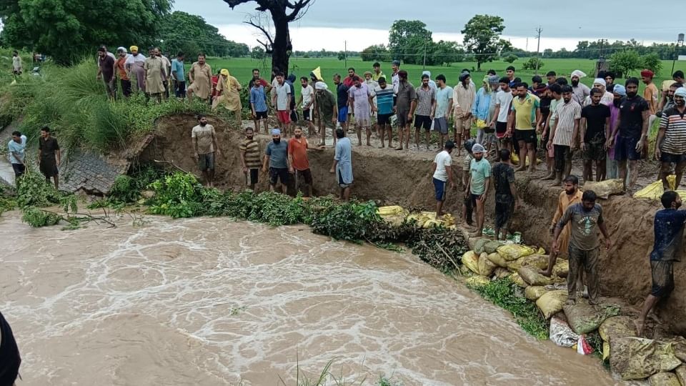 Hundreds of villages submerged in water due to floods in Punjab