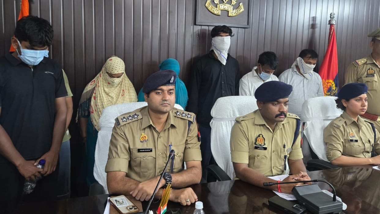 Cyber cell and police in Varanasi arrested seven accused of interstate gang for operating fake company