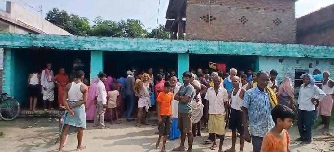 Bihar News: Teen dies after drowning in a pit dug by JCB, uproar in the family