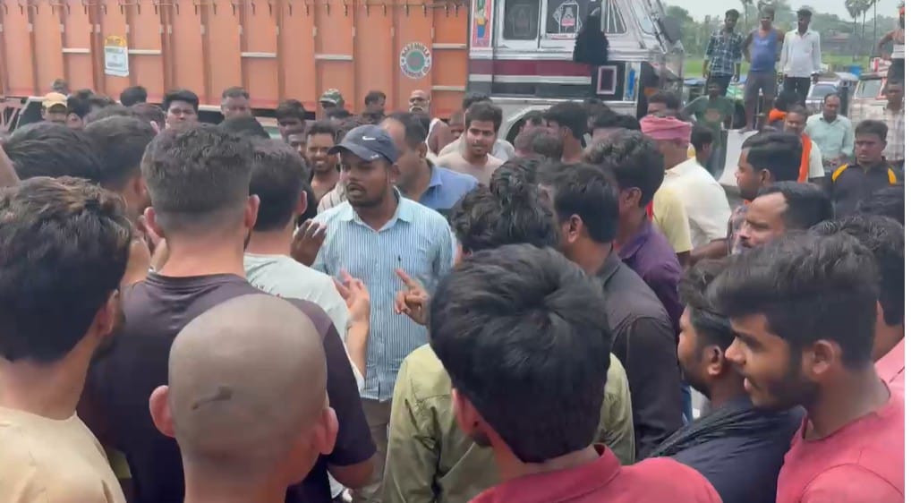 Bihar News: Truck drivers angry against illegal recovery, blocked NH-19