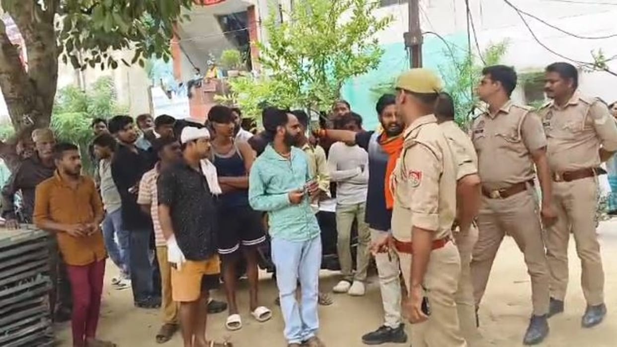 Dispute over the place of installing Ganesh idol in Shahjahanpur two parties came face to face