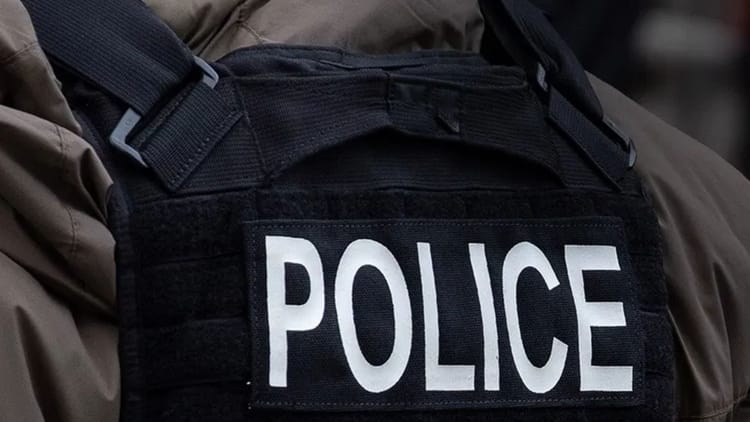 Rishikesh: होटल में चल रहा था अवैध कैसीनो और शराब पार्टी, पुलिस की रेड, दस महिला सहित 40 लोग गिरफ्तार