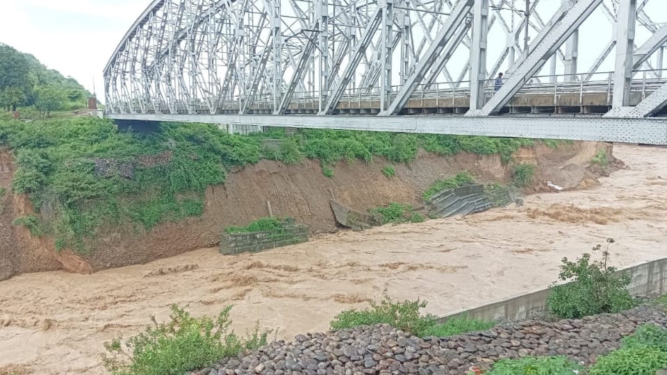 Rivers overflow in Punjab Thousands of acres of crops and villages submerged