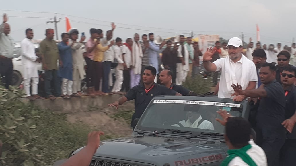 Bihar: Huge crowd gathered in Jhanjharpur for Rahul Gandhi's Vote Rights Yatra, crowd gathered to welcome him