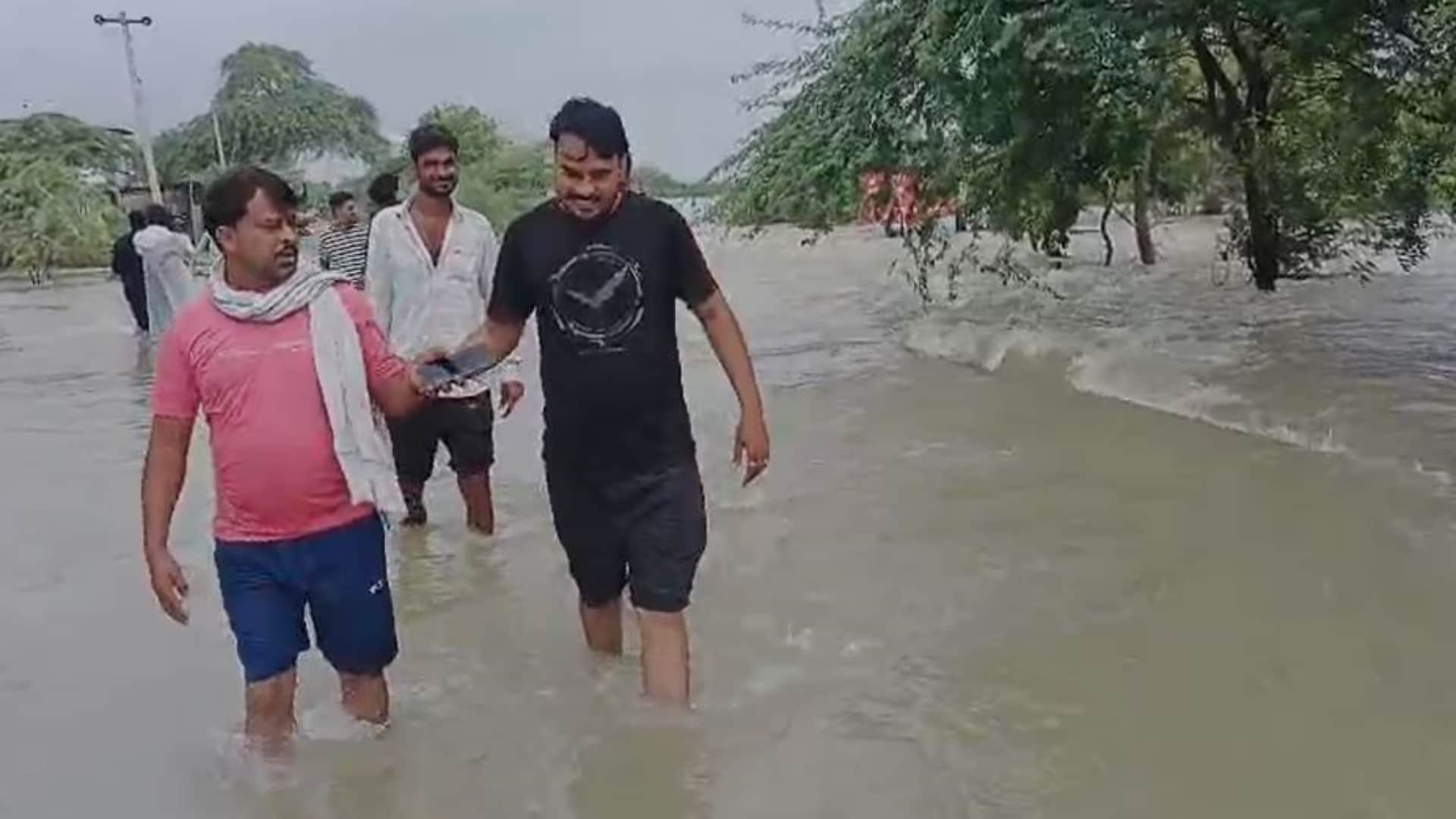 Rajasthan Weather Heavy Rain Alert Flood-Like Situation, Schools Closed in 8 Districts News in Hindi