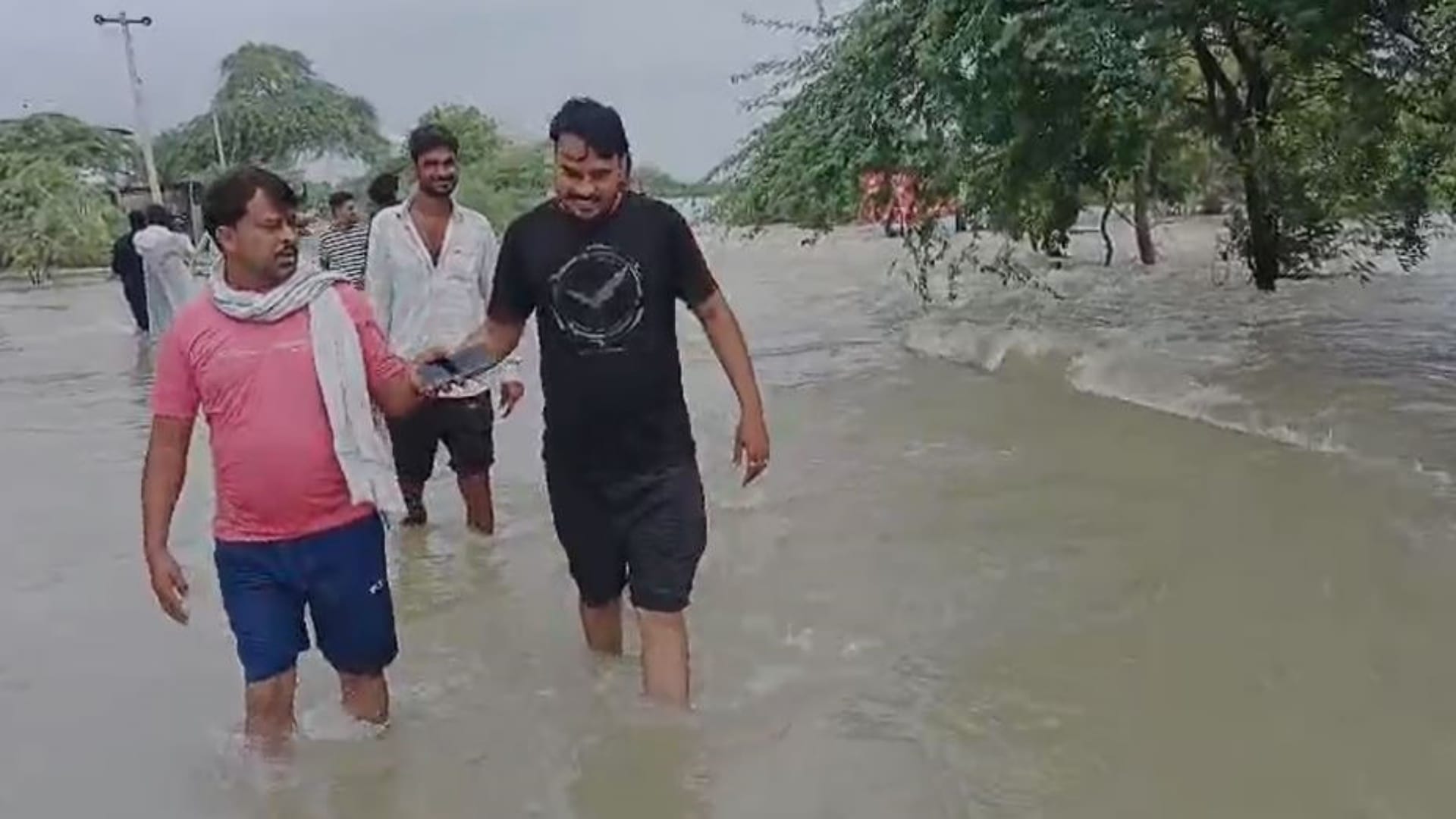 Rajasthan Weather Heavy Rain Alert Flood-Like Situation, Schools Closed in 8 Districts News in Hindi