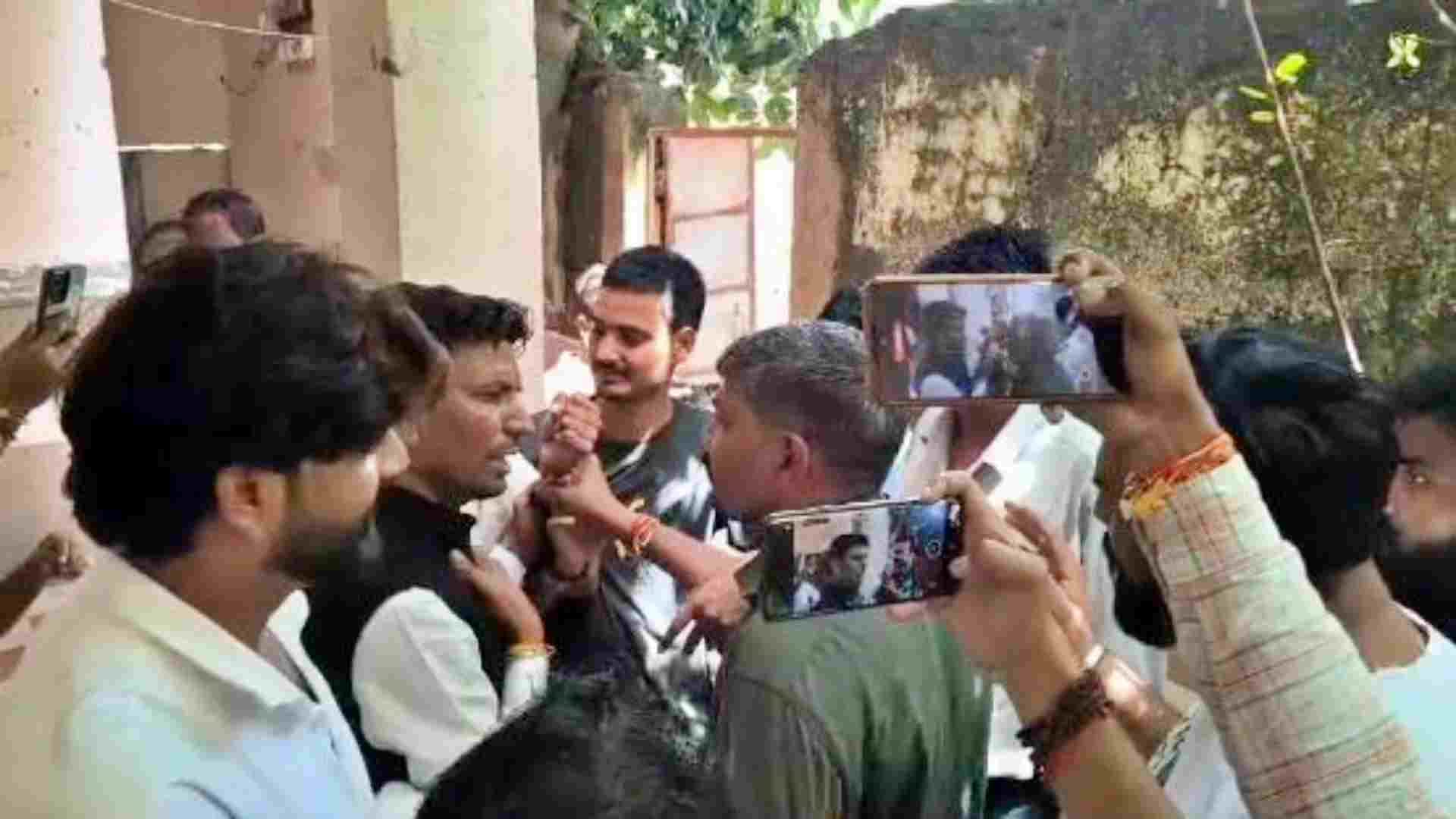 स्कूल में विवाद।