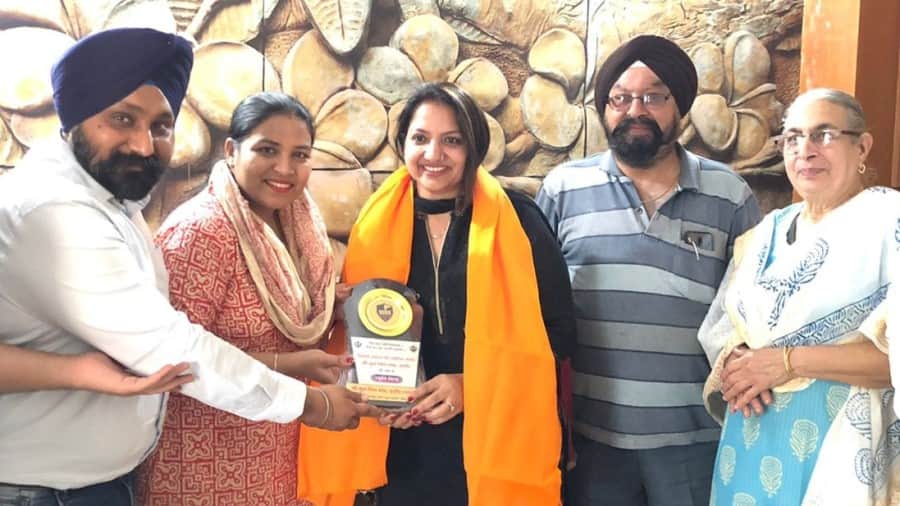 indore news woman donates blood 52 times inspiring story of Taranjit Kaur Bhatia