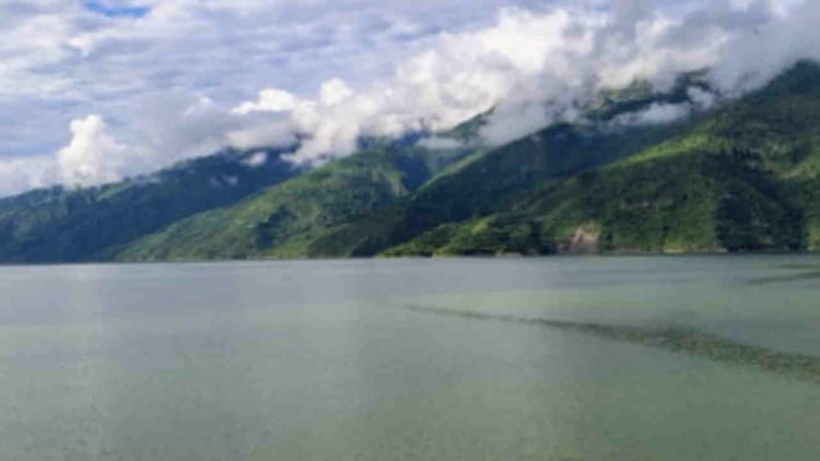 Uttarakhand: झमाझम बारिश से लबालब भरी टिहरी झील, जलस्तर लगातार बढ़ने लगा, स्पिल-वे से छोड़ा जा रहा पानी