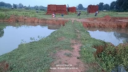 Two Children Died After Drowning In A Kiln Pit They Had Come Home On  Vacation From Hostel Mourning Spread Amon - Amar Ujala Hindi News Live -  अंबिकापुर:भट्ठा के गढ्ढे में डूबने