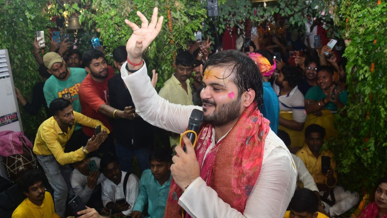 Durga Mandir Concert in varanasi performed by 21 artists including bhojpuri singer and actor Arvind Akela