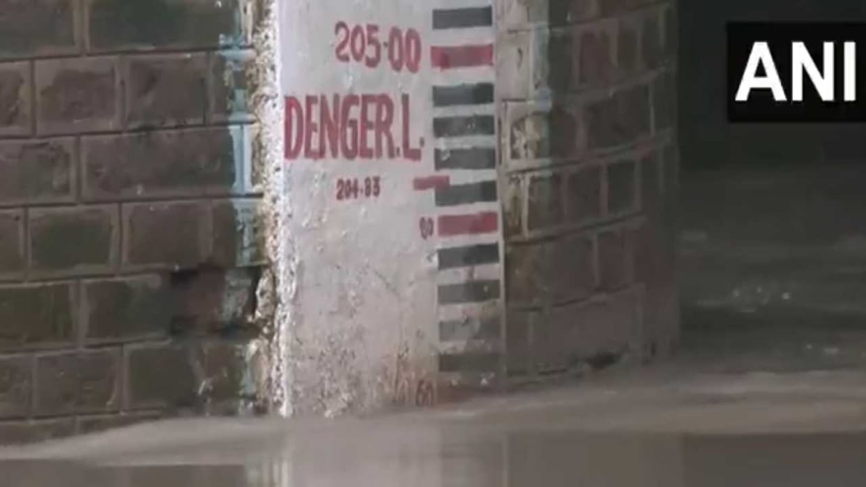 Yamuna river is flowing near danger mark in Delhi