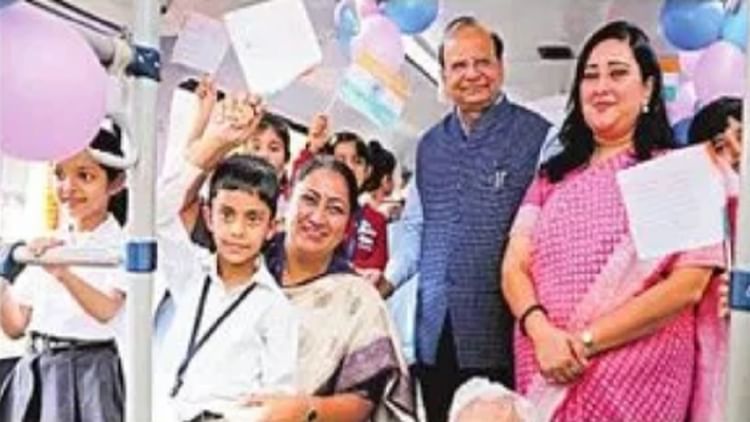 Delhi: राजधानी में शुरू हुई स्कूली बच्चों के लिए ई-बस सेवा, सीएम रेखा गुप्ता और एलजी सक्सेना ने दिखाई हरी झंडी