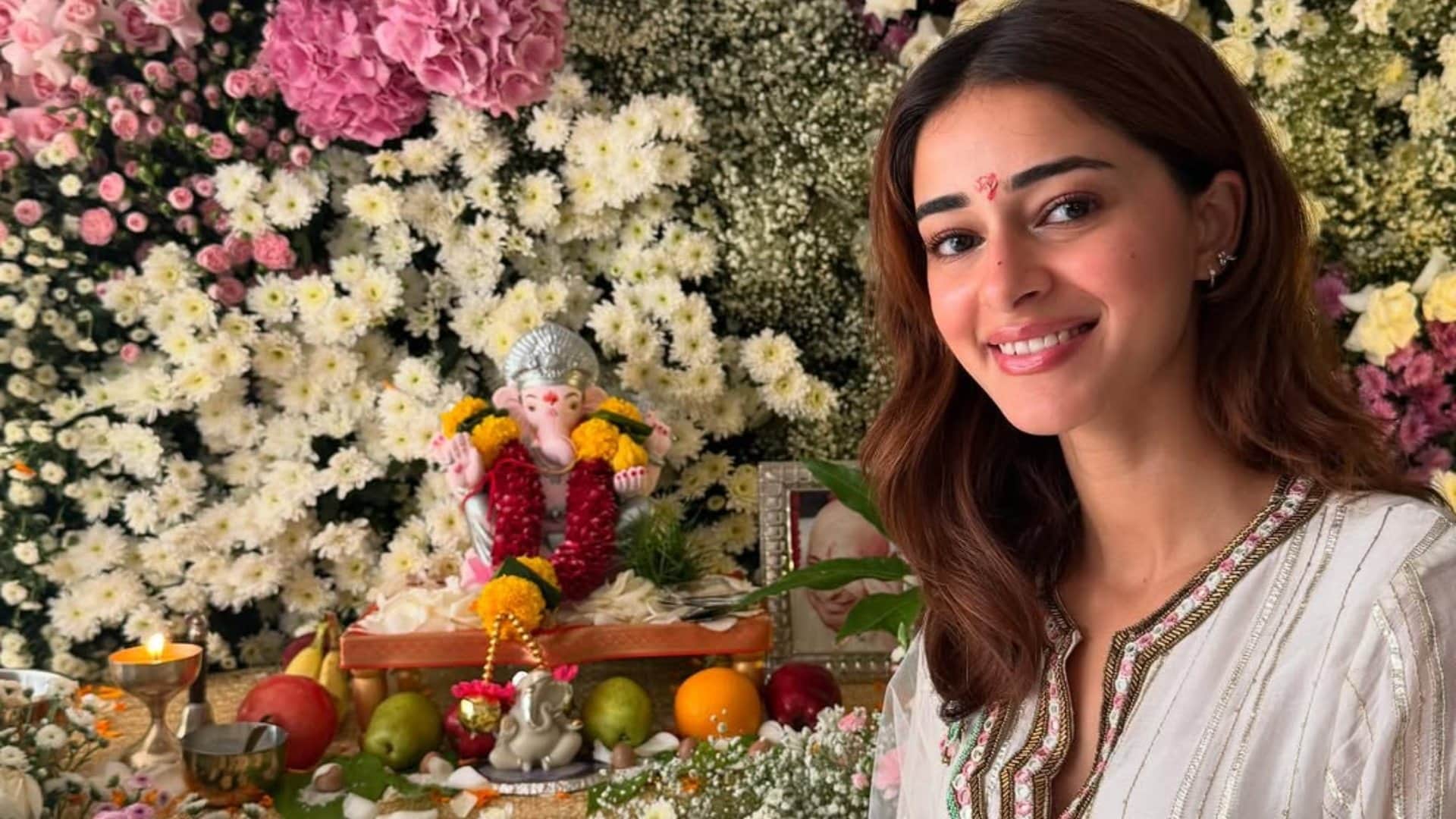 Ganesh Chaturthi 2025Bollywood Celebs Who Celebrate Ganpati Puja Salman Khan Ananya Pandey Sara Ali Khan